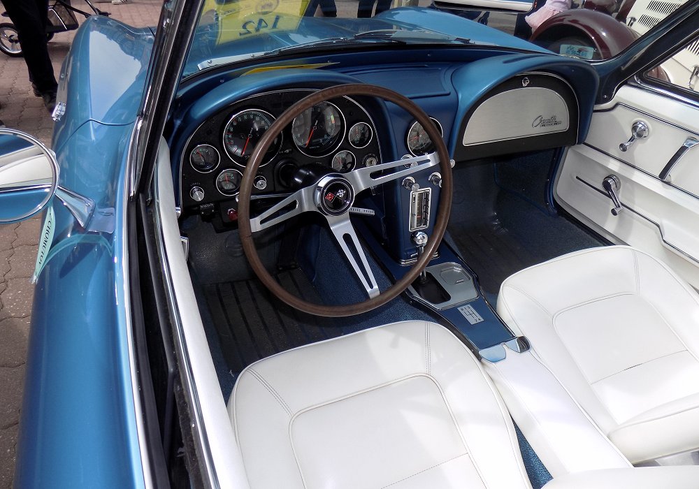 Chevrolet Corvette Sting Ray Convertible 250 HP