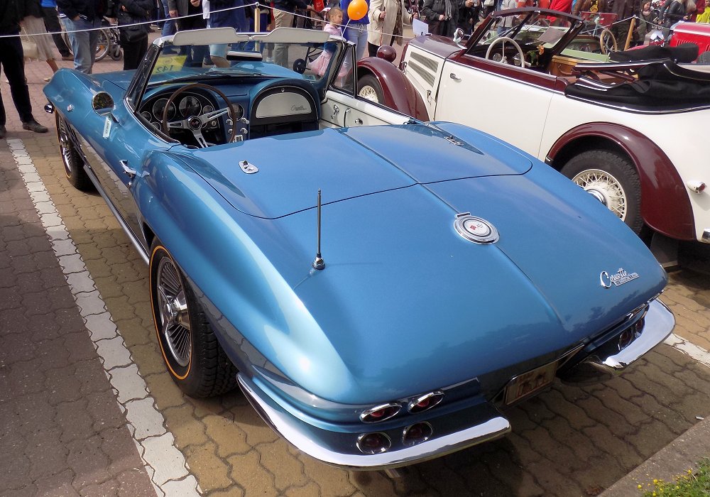 Chevrolet Corvette Sting Ray Convertible 250 HP