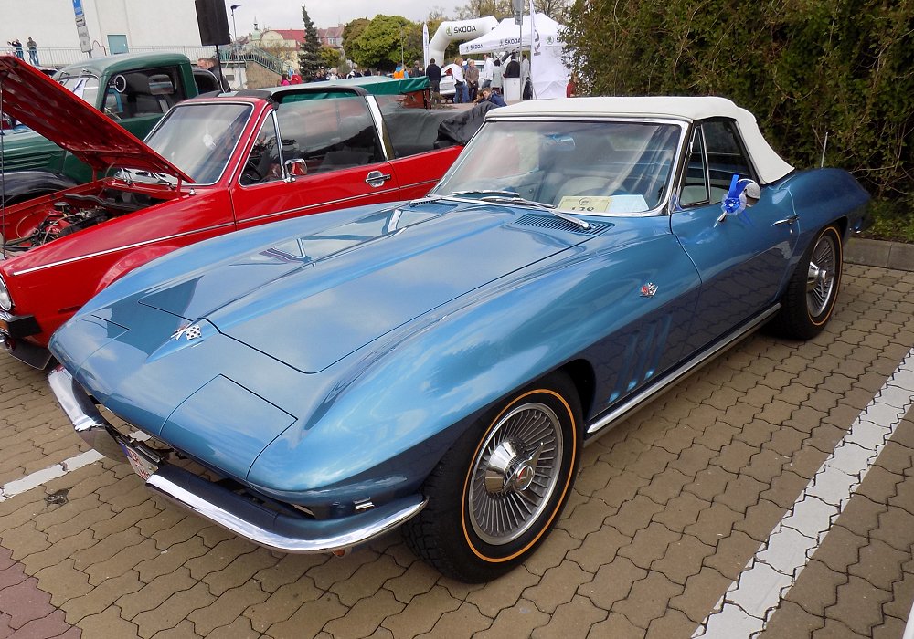 Chevrolet Corvette Sting Ray Convertible 250 HP