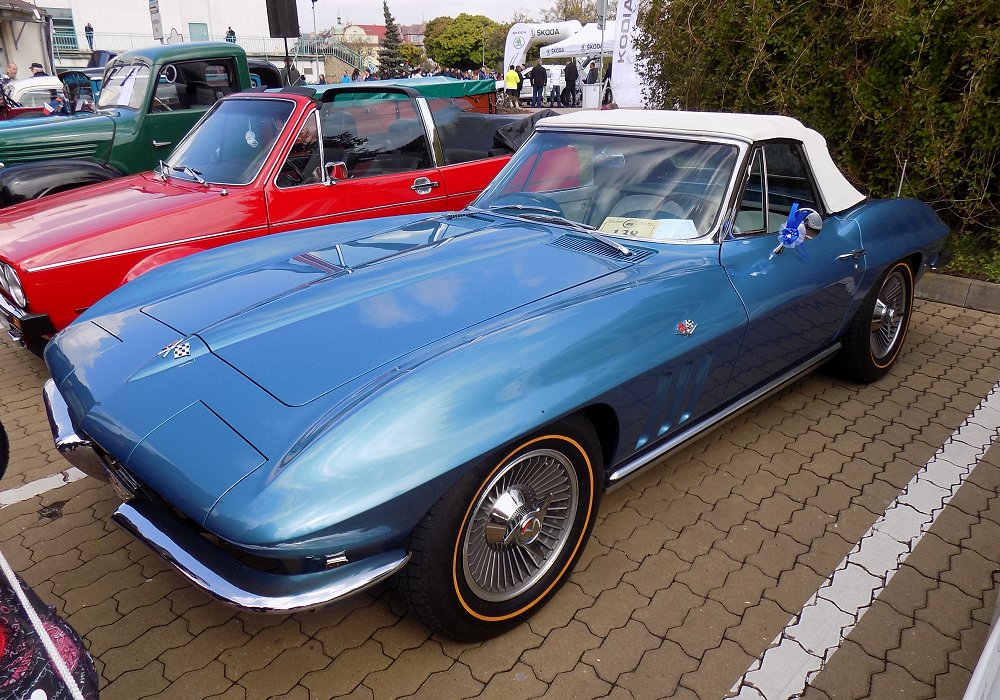 Chevrolet Corvette Sting Ray Convertible 250 HP