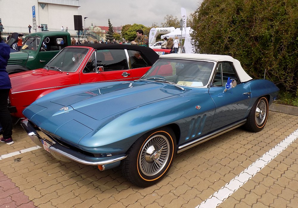 Chevrolet Corvette Sting Ray Convertible 250 HP