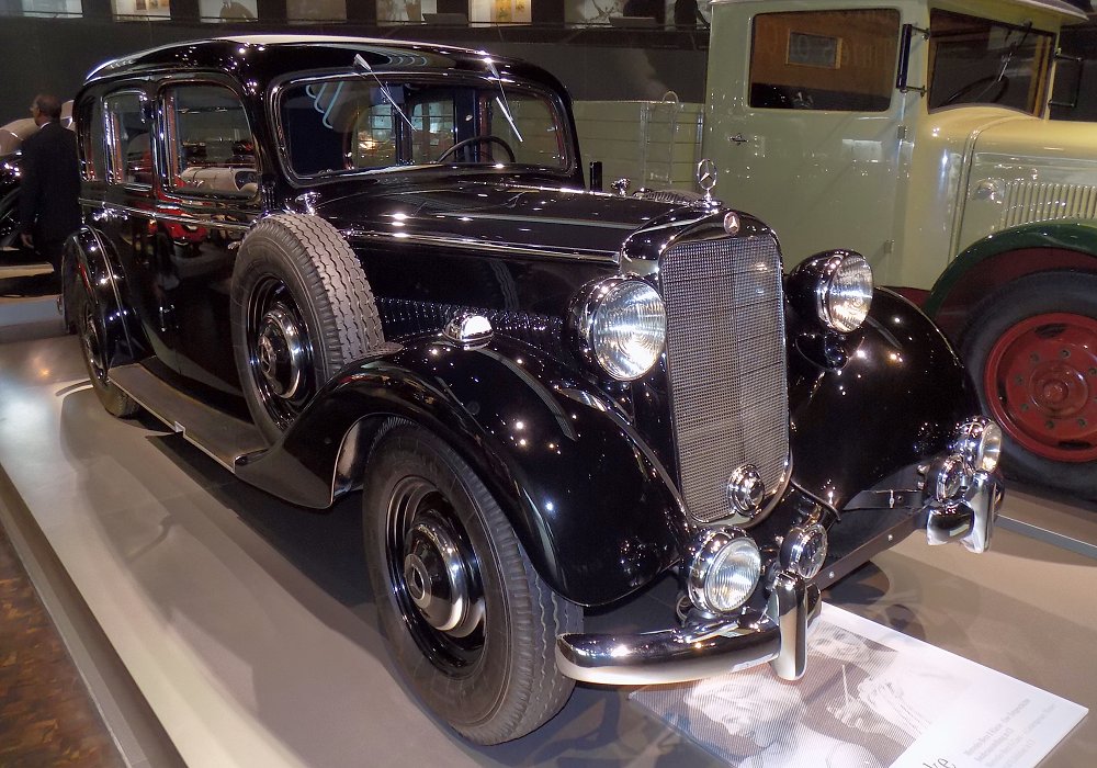 Mercedes-Benz 260 D Pullman Limousine