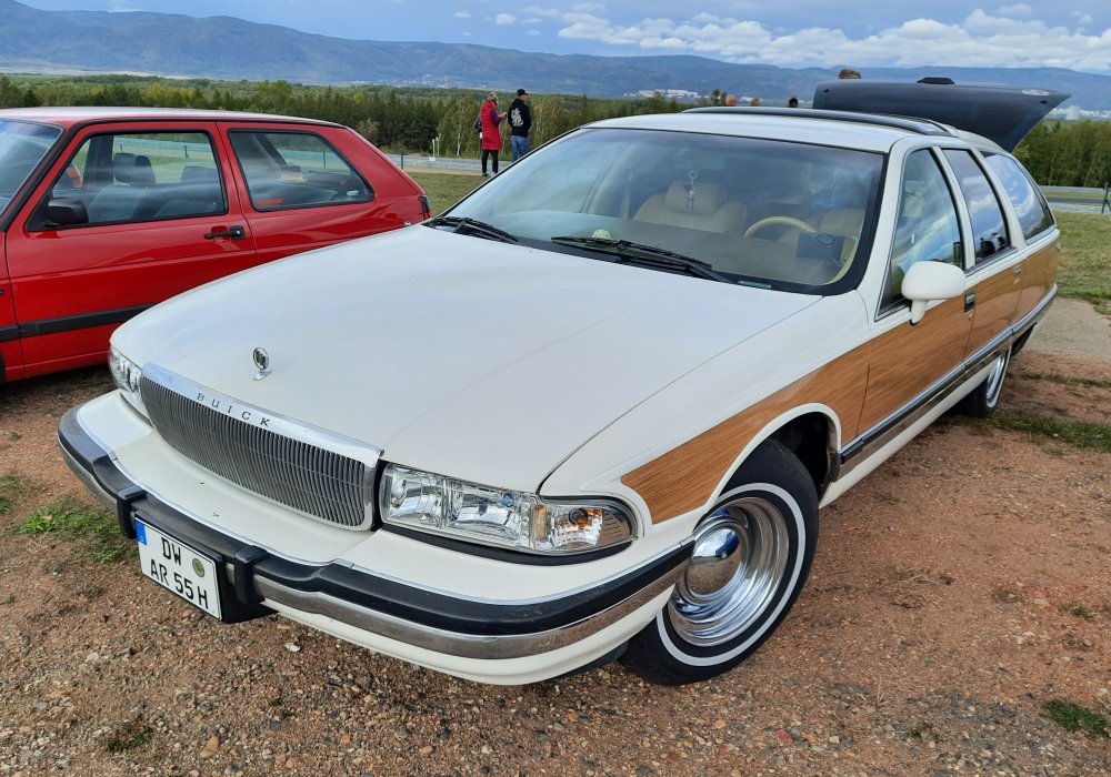  Buick Roadmaster Estate Wagon