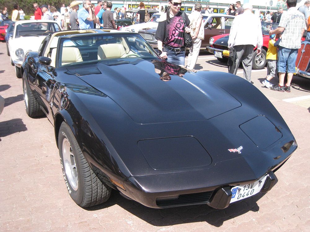  Chevrolet Corvette 195 HP AT