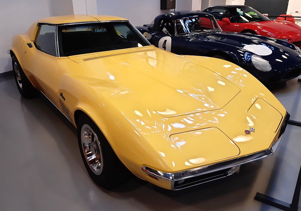  Chevrolet Corvette Sting Ray 300 HP