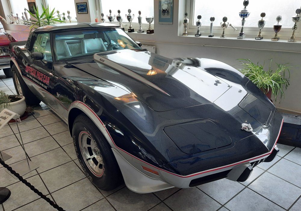  Chevrolet Corvette Stingray 220 HP