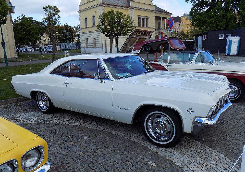  Chevrolet Impala SS Sport Coupe 327