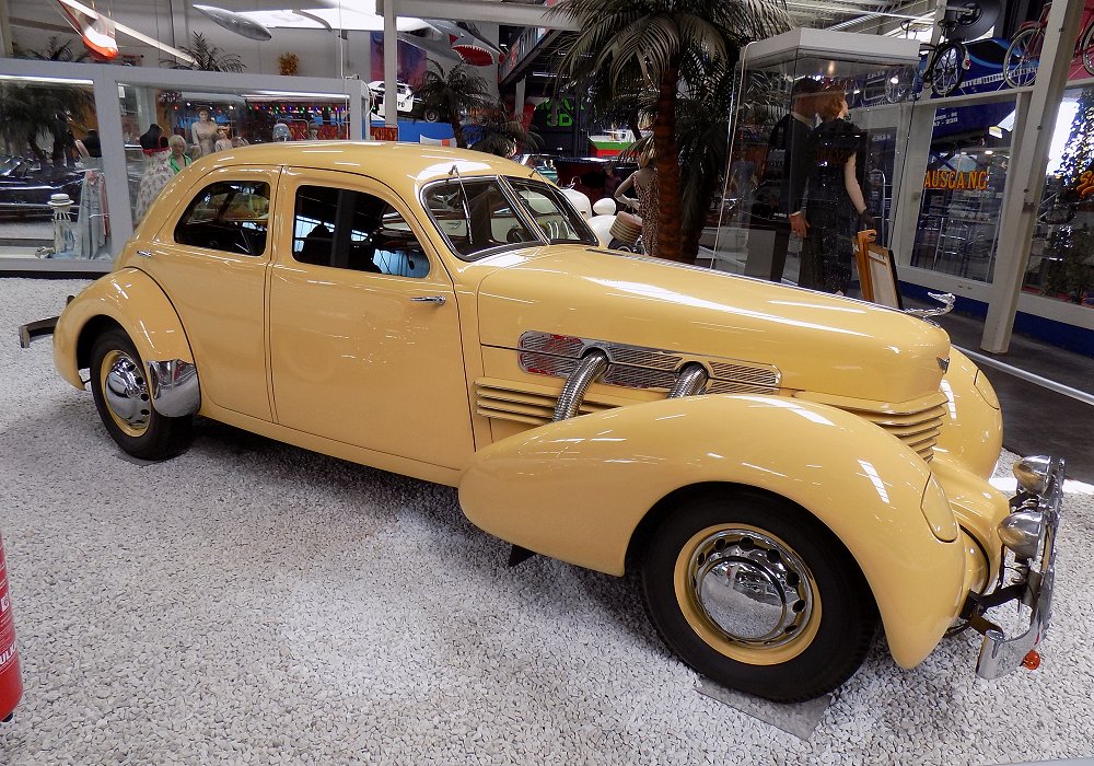  Cord 812 Sedan