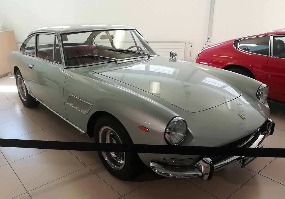  Ferrari 330 GT 2+2 Series 2