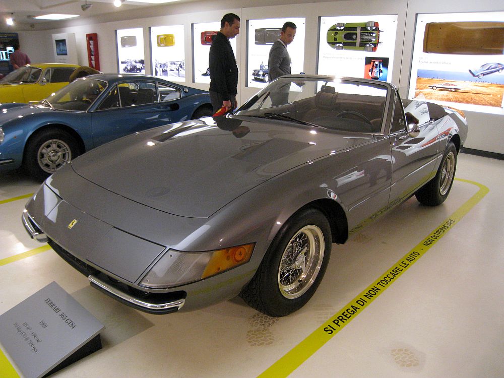  Ferrari 365 GTS4