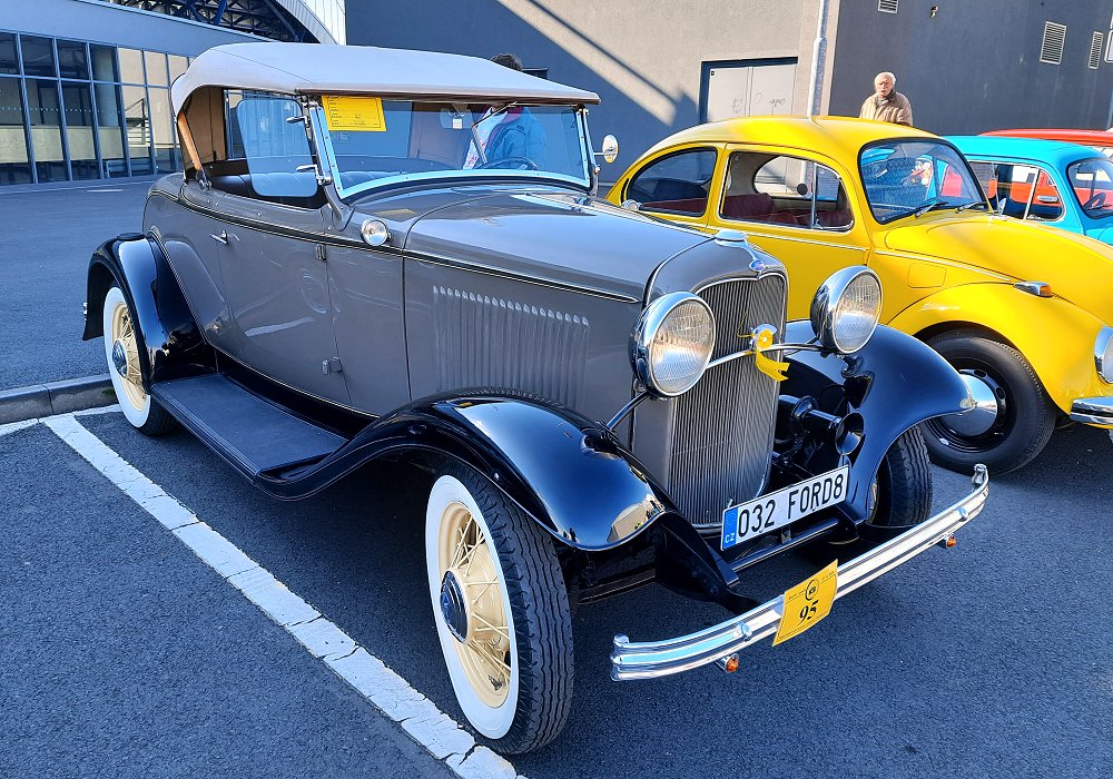  Ford Model 18 V8 Deluxe Roadster