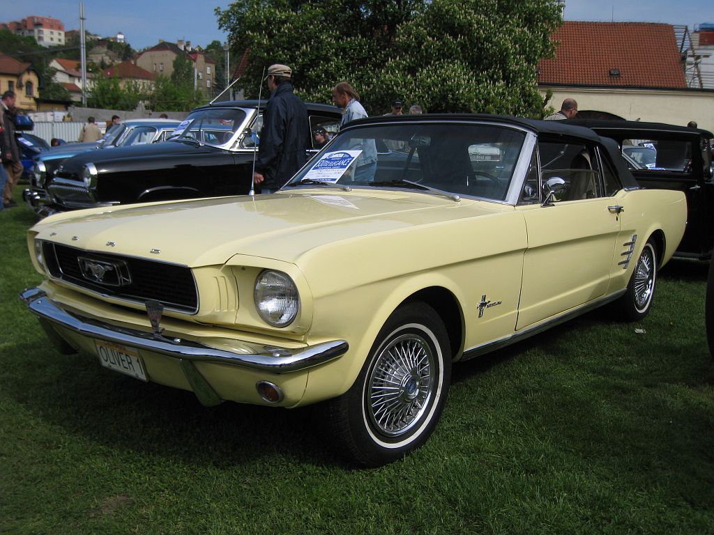  Ford Mustang 200 Convertible
