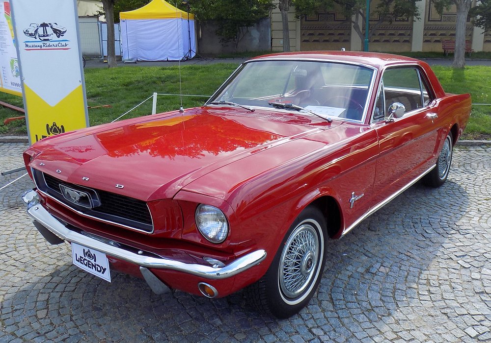  Ford Mustang 200 Coupe