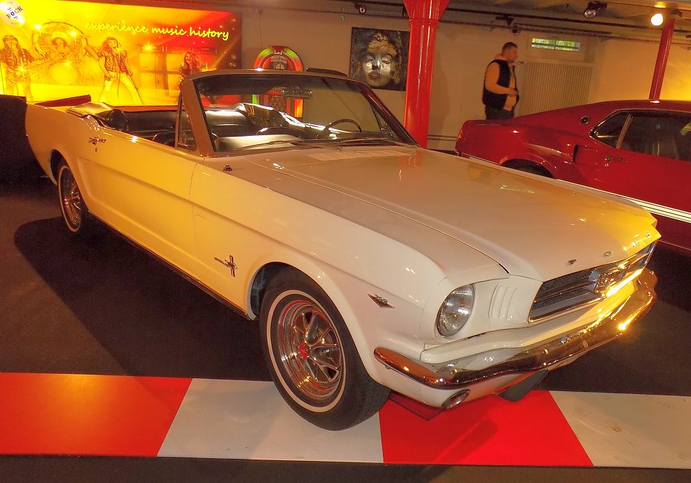  Ford Mustang Convertible 289 V8 200 HP