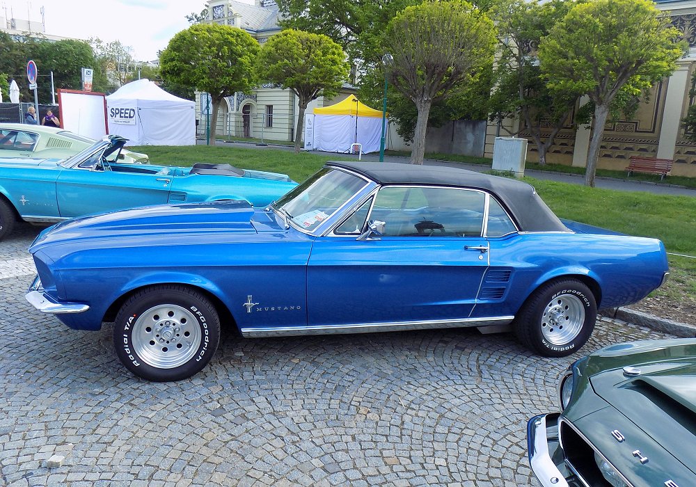  Ford Mustang Convertible GT 271 HP AT