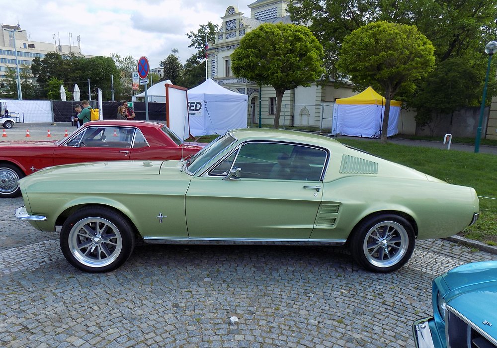  Ford Mustang Fastback GT 271 HP