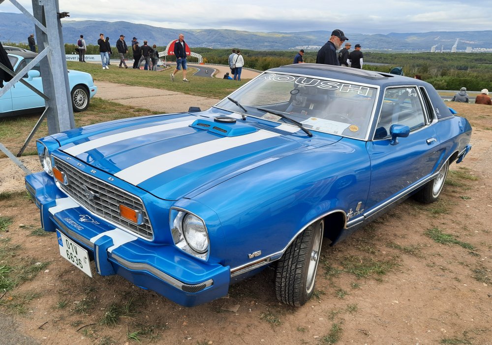  Ford Mustang II Ghia V6 170 HP