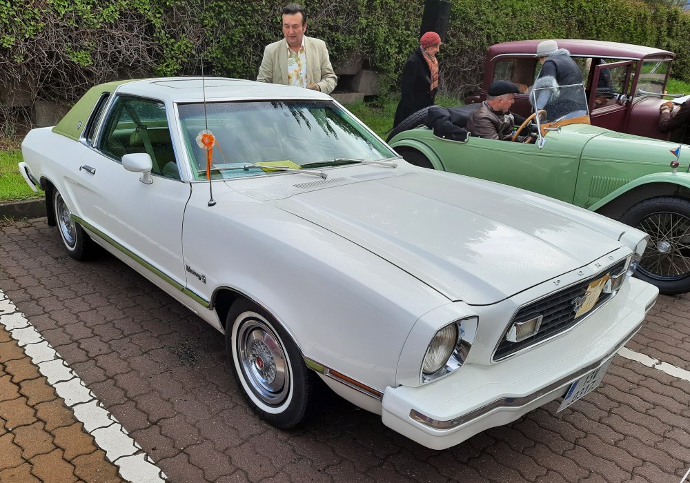  Ford Mustang II Ghia V6 2.8