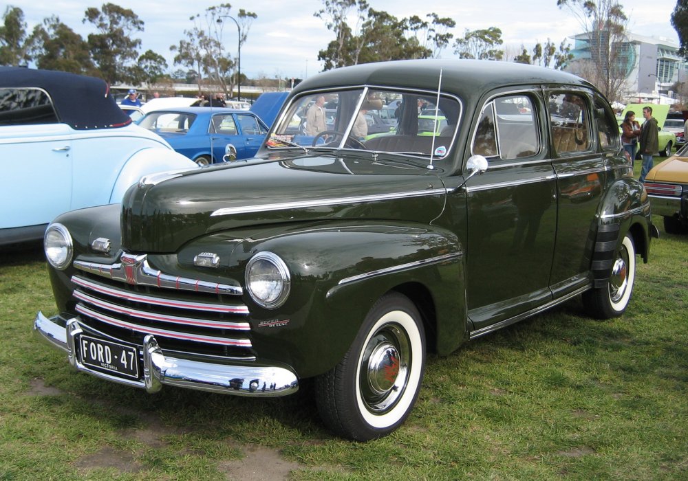  Ford Super DeLuxe Sedan V8