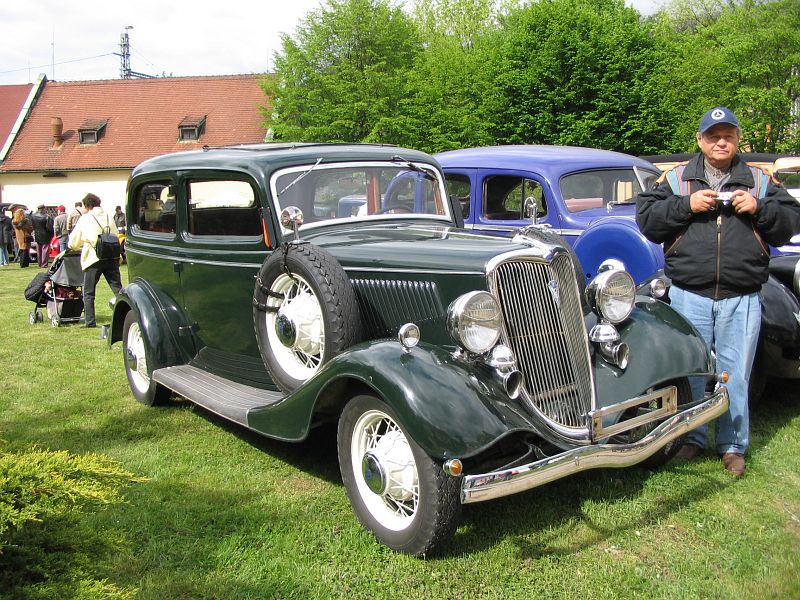  Ford V8 95
