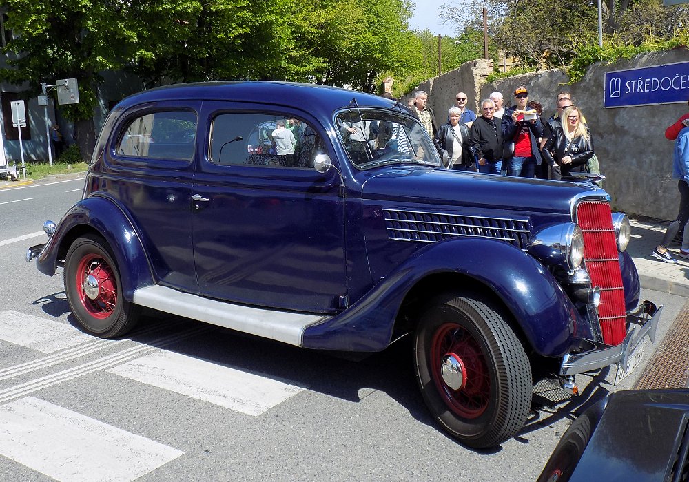  Ford V8 Model 48 Tudor Sedan
