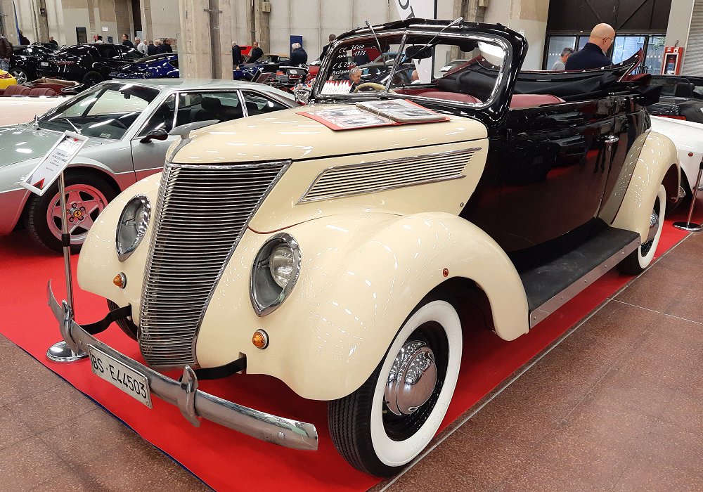  Ford V8 model 78 Deluxe Cabriolet