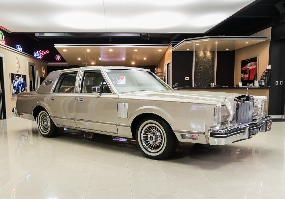  Lincoln Continental Mark VI 5.8 4-Door
