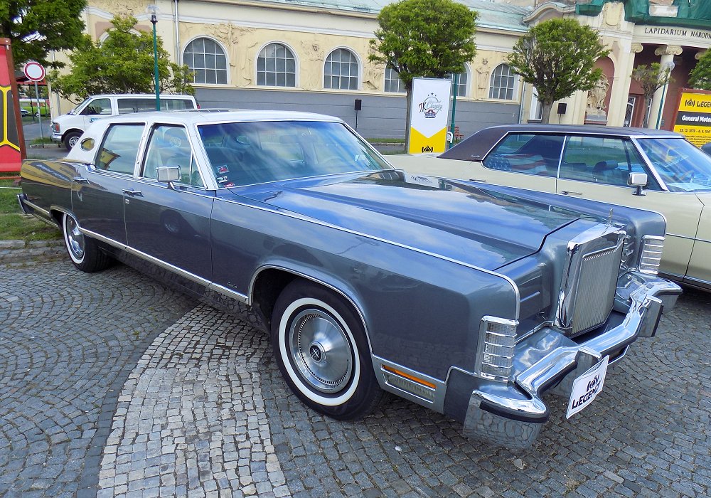  Lincoln Continental Town Car