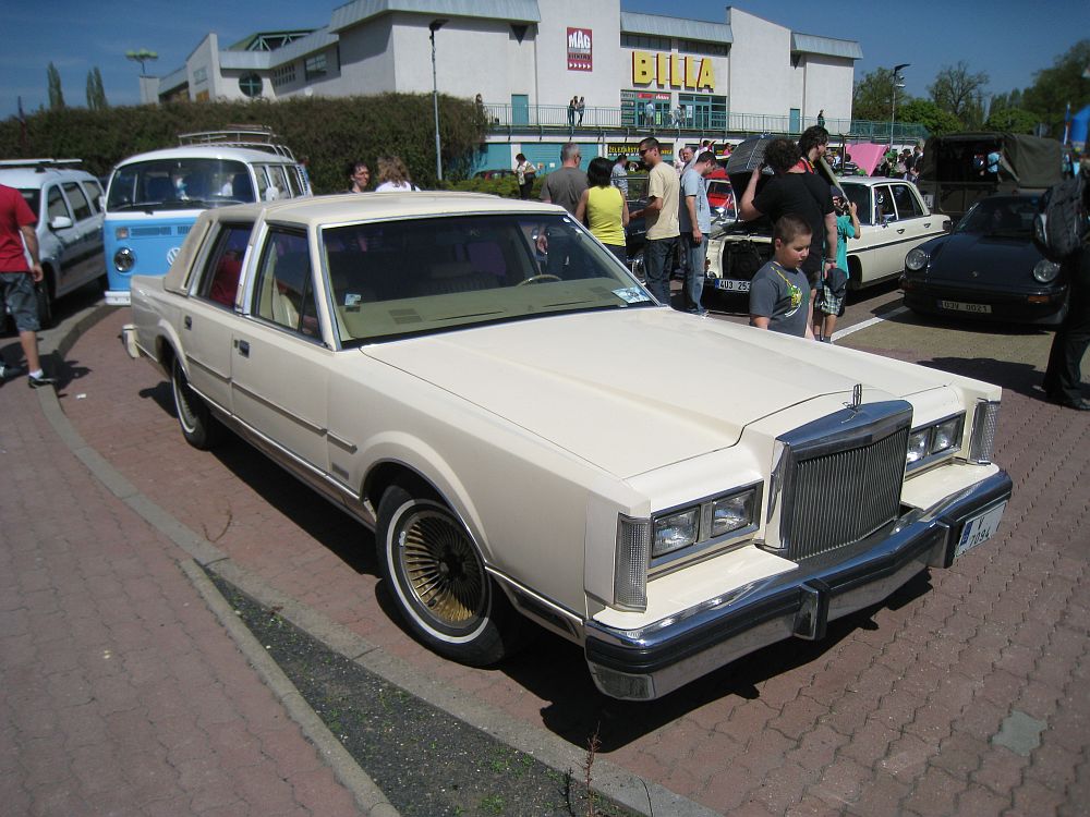  Lincoln Town Car