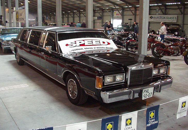  Lincoln Town Car Limousine