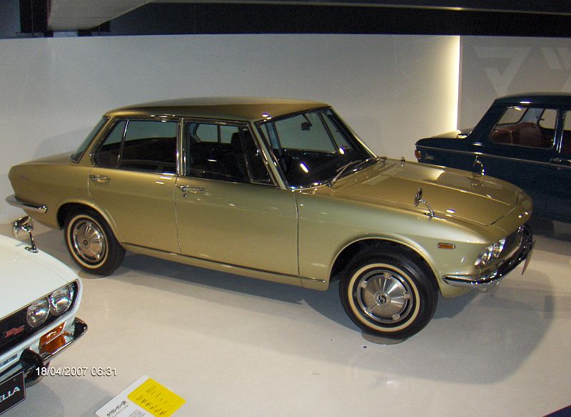  Mazda Luce 1500 Sedan
