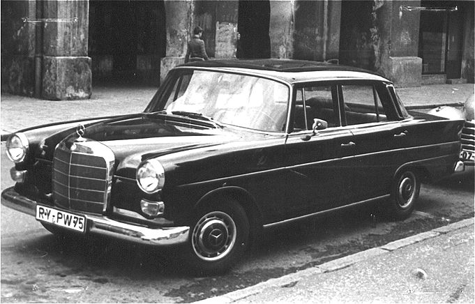 Mercedes-Benz 200 D