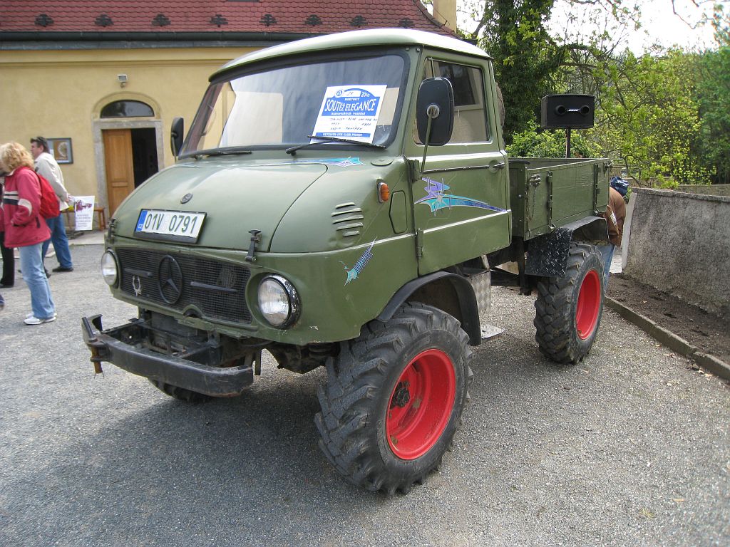 Mercedes-Benz Unimog 411